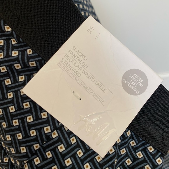 Ankle length slacks with elastic waistband - Picture 3 of 3